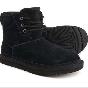 UGG Short Lace Up Boots *LIKE NEW*
